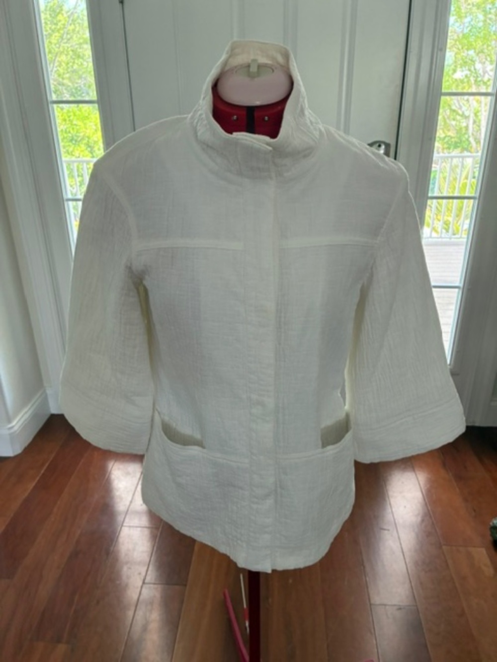 WHITE LAFAYETTE COTTON JACKET.  SIZE 6.  EXCELLENT CONDITION.
